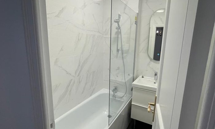 Douche à l’italienne carrelée réalisée par Entreprise AÏNA