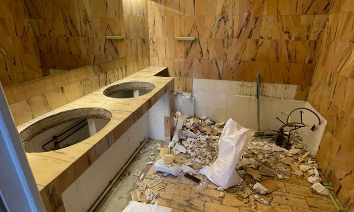 Création de plan vasque et carrelage en salle de bain